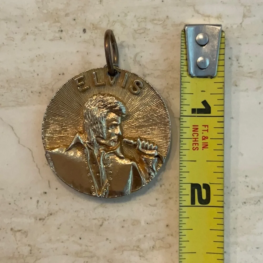 Elvis Presley King Of Rock 1935 - 1977 Pendant Gold Medallion Charm Vintage